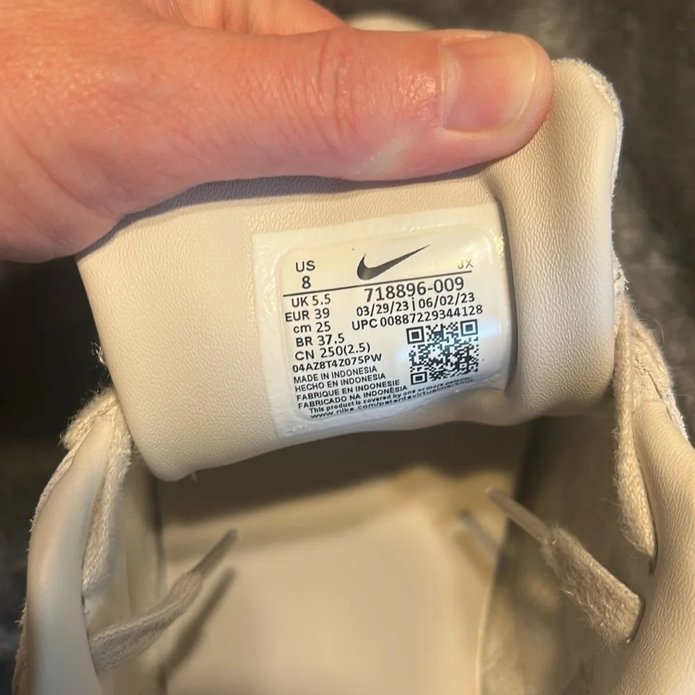 Nike Air Max Women's Command PRM Gamma Grey Size 8